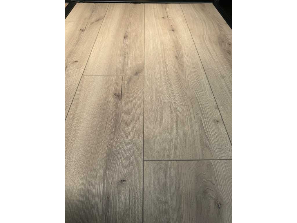 45,22m² Laminate flooring, wide planks 8mm