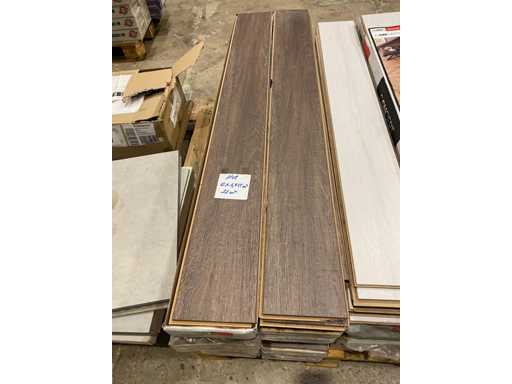 148/ Laminat podłogowy drewniany (21 m2)