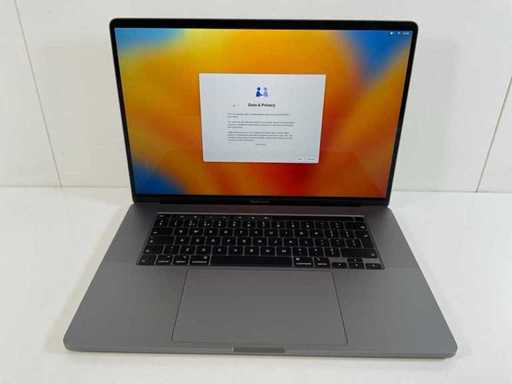 Apple MacBook Pro 15,5”, HexaCore i7, 16 GB RAM, 512 GB NVMe, AMD Radeon Pro 5300M 4GB Laptop