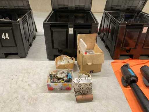 Batch of various boat parts