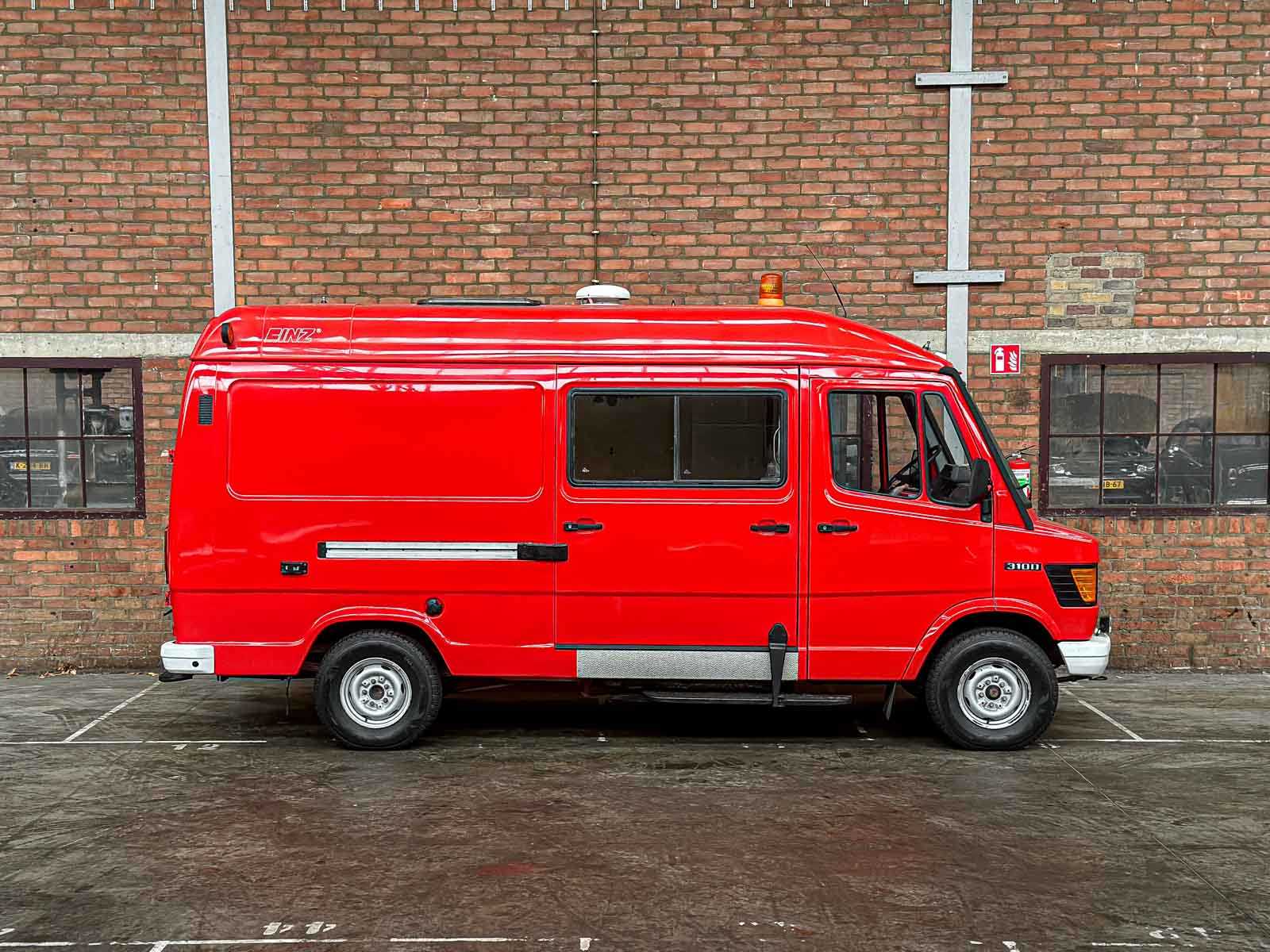 Mercedes-Benz -Brandweerwagen- 310D hoog G.V.W. Lang/Laag 95pk 1994, V-76-NGP