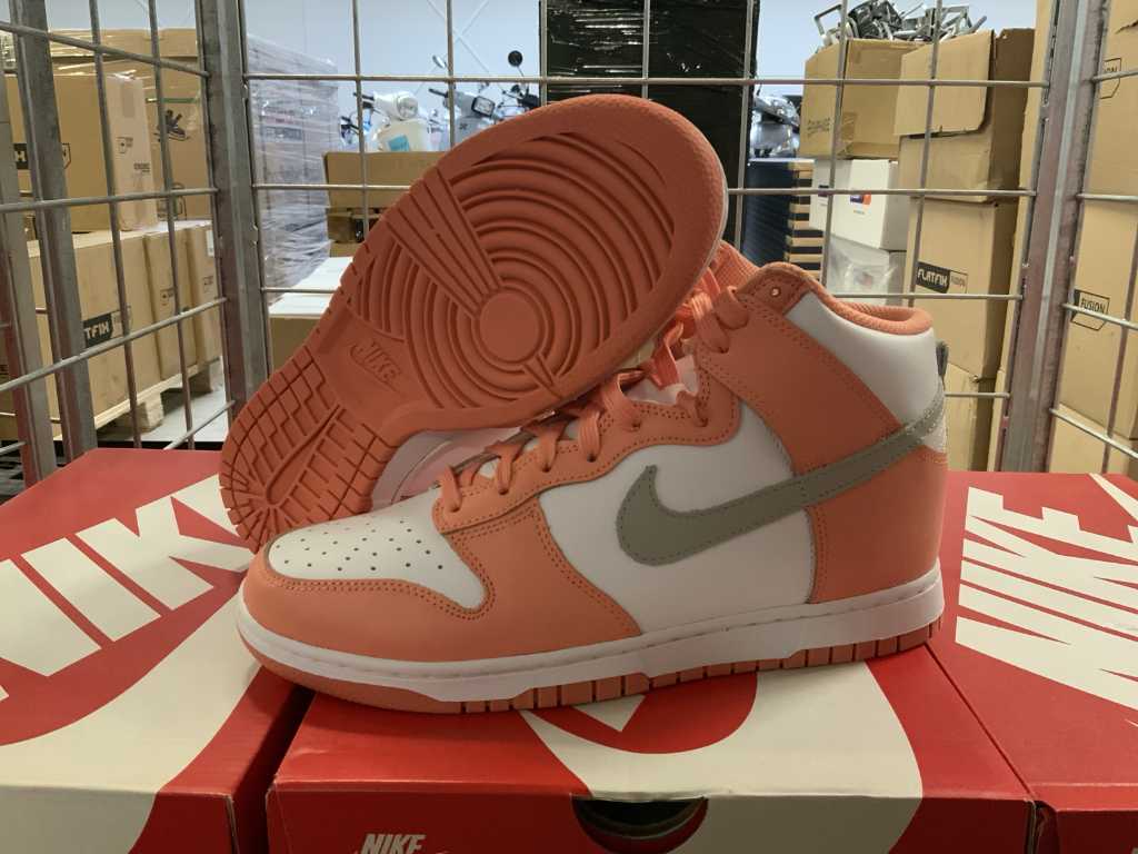 W Nike Dunk High Crimson Bliss Sneakers (9x)