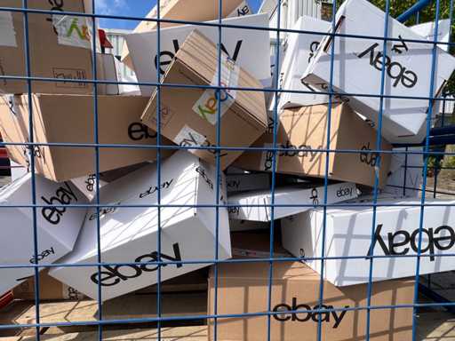 Scatole Ebay (40 confezioni) Nuove e non aperte con contenuti dal Marketplace di EBAY