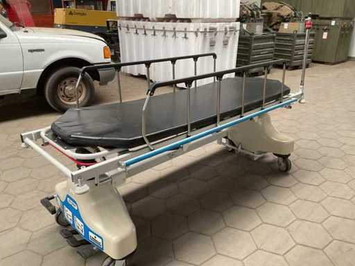 Łóżko szpitalne Stryker z 2008 roku