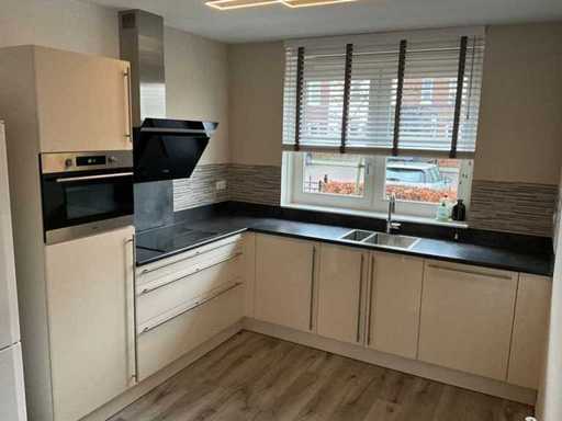 Cuisine avec appareils Pelgrim/Siemens