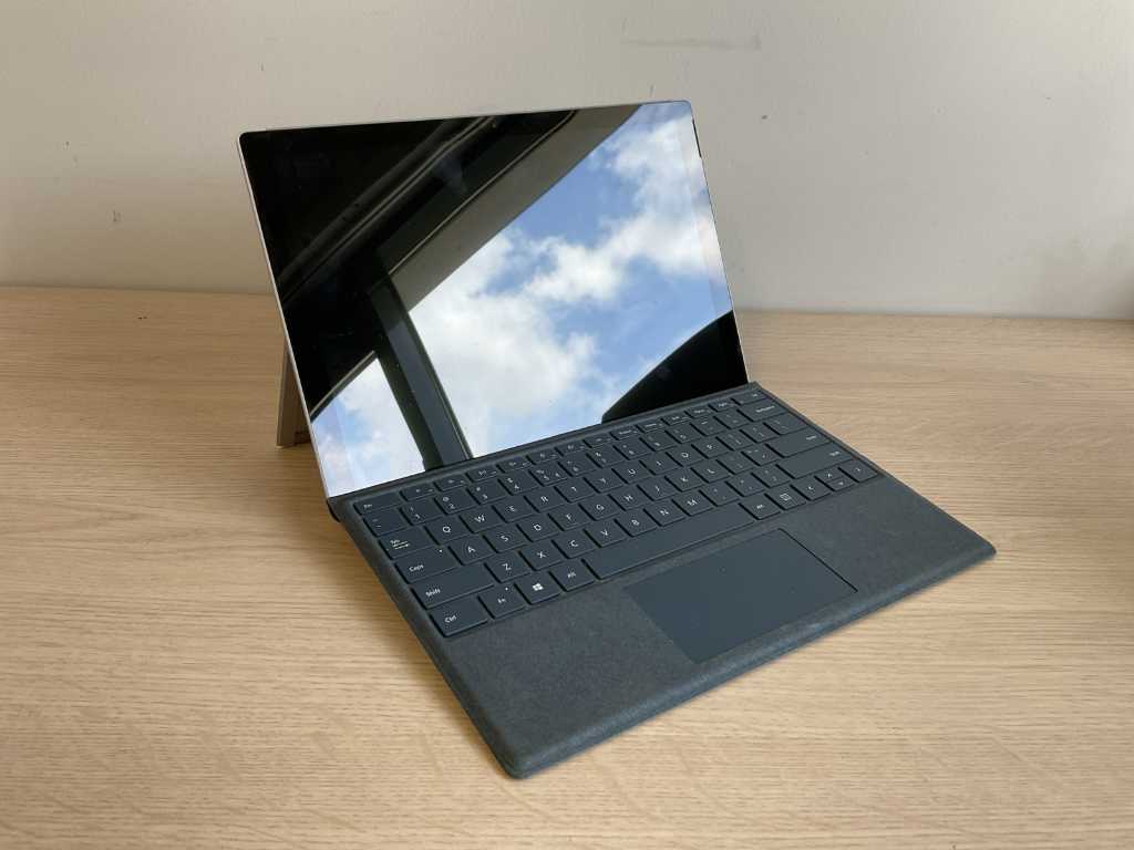 Microsoft Surface pro 5th gen Laptop