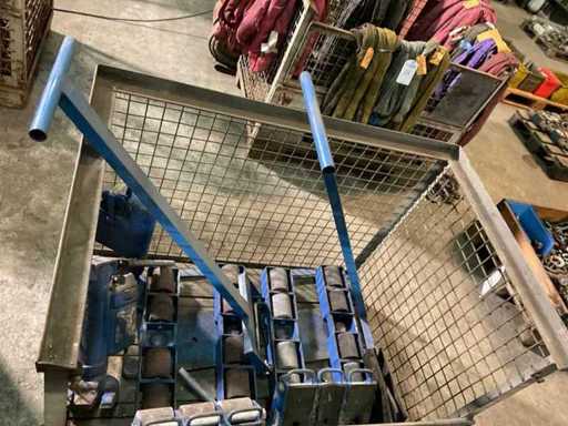 Machine transport equipment