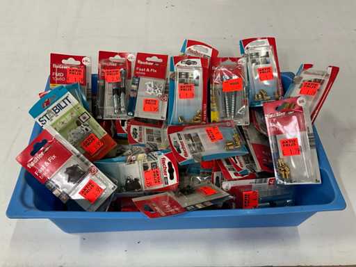 Fischer miesza wiele różnych elementów złącznych