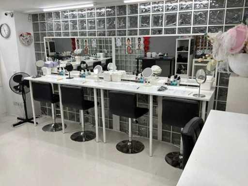 Table de maquillage avec miroir (6x)