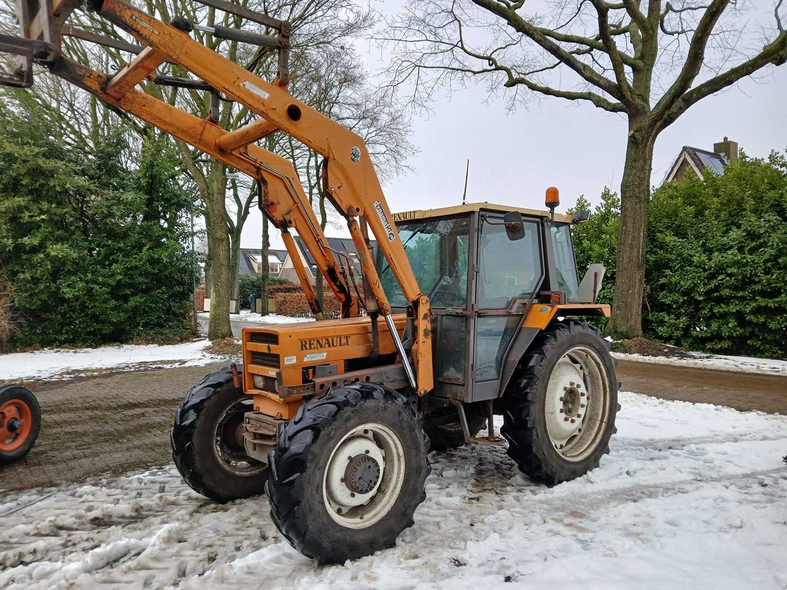 1988 Renault 75.14 LS Four-wheel drive agricultural tractor with front loader