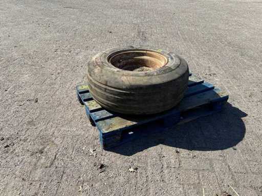 Goodyear - Opony 13.0/65-18