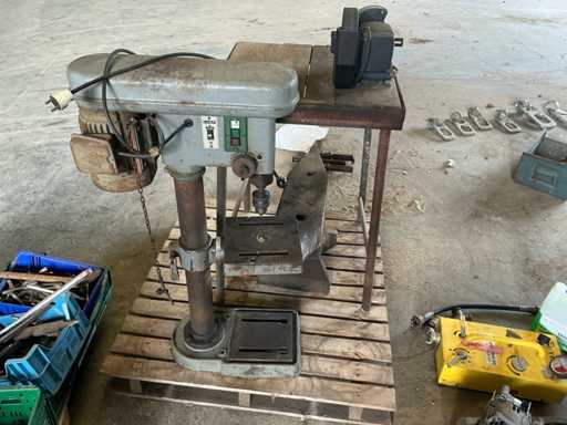 Säulenbohrmaschine, Schleifstein und Aufsatz Säulenbohrmaschine