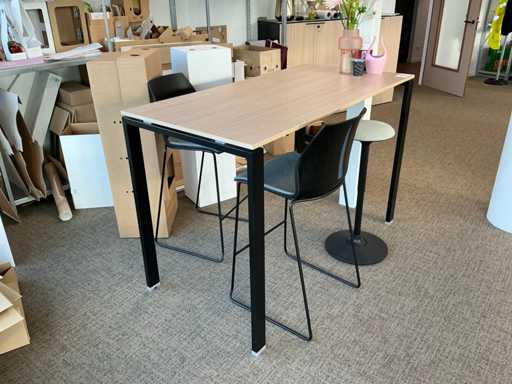 Stół barowy Bralco z stołkami