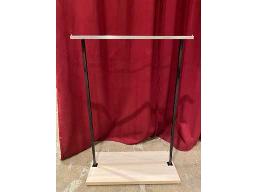 116/ Wieszaki na ubrania (16x)