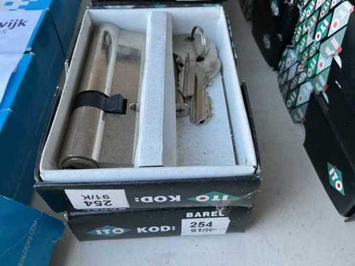 Zamki cylindryczne Barel Lot, w tym 3 klucze