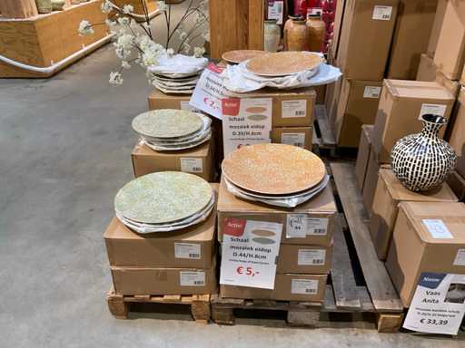 Divers bols en coquillage en bambou