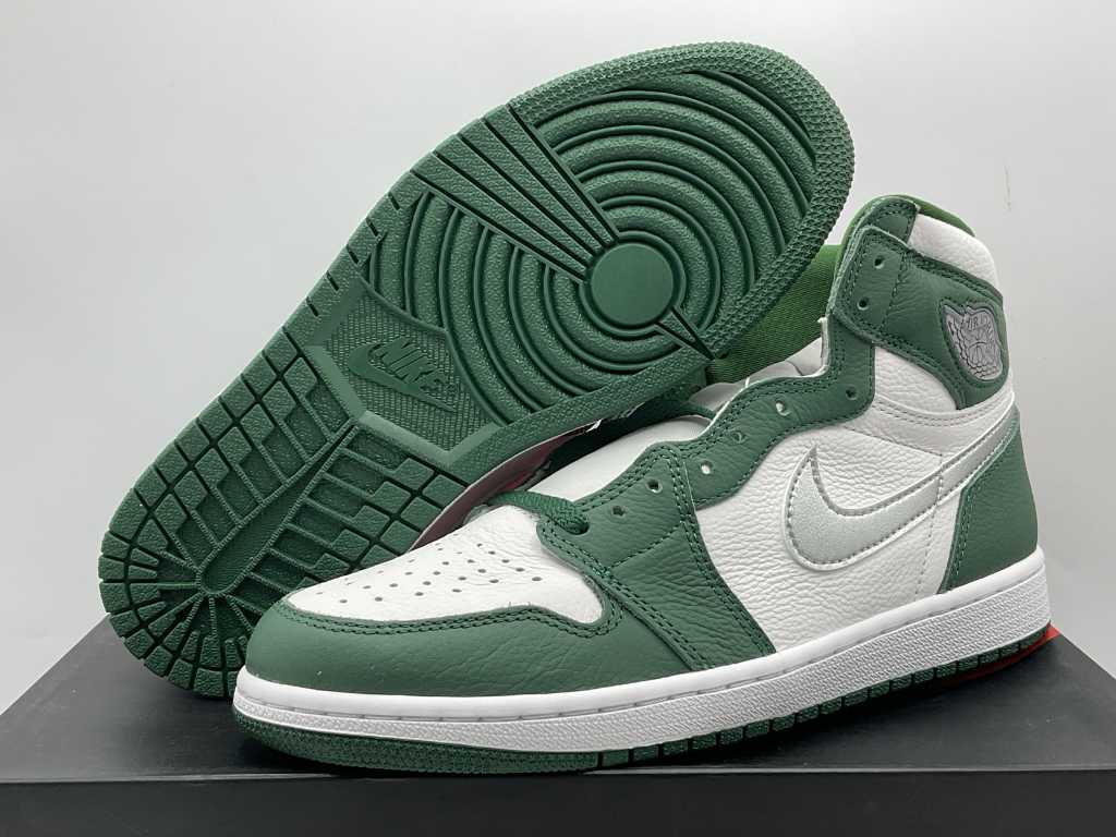 Nike Air Jordan 1 Retro High OG Gorge Green Sneakers 42 1/2