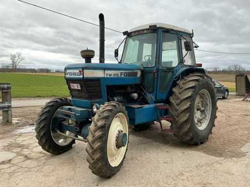 Tracteur agricole Ford TW-20 à transmission intégrale