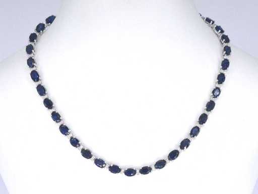 Witgouden collier met diamanten en saffier