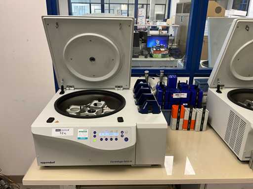 EPPENDORF 5810 R Refrigerated Centrifuge