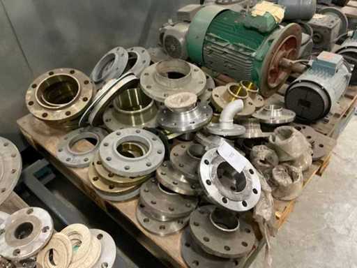 Partia różnych kołnierzy