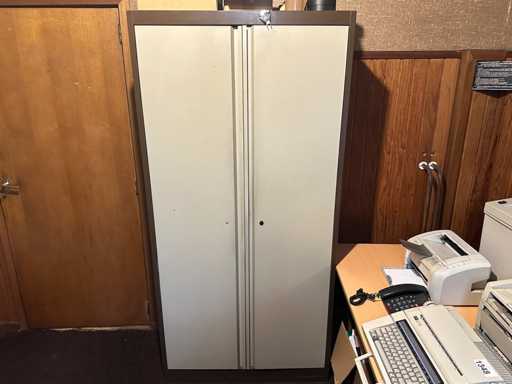 Armoire à dossiers avec contenu