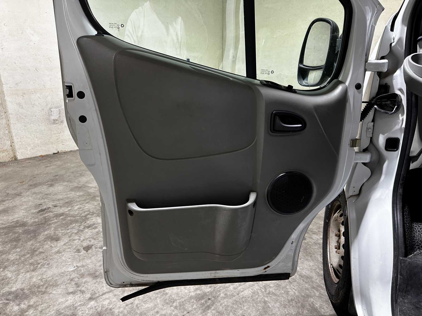 Renault Trafic Combi 2.5 dCi L2H1 9-Persoons 135pk 2004 (Origineel-NL), 50-PR-RN