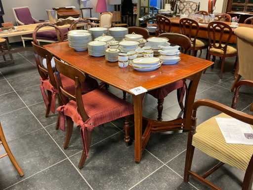 Houten eetkamertafel + eetkamerstoel (4x)