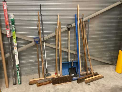 Batch of garden tools