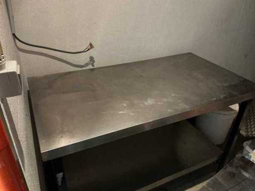 Table de travail en acier inoxydable