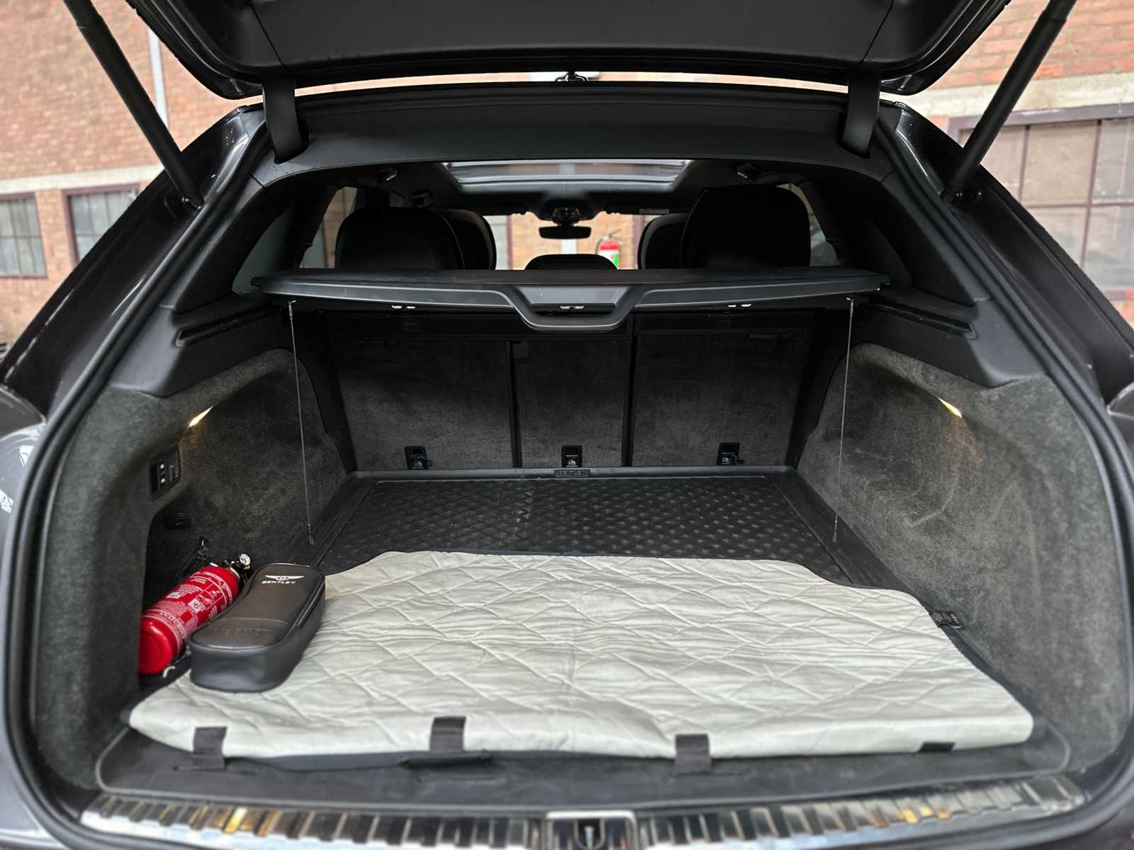 Bentley Bentayga 4.0 V8 First-Edition 550pk 2021