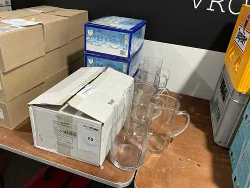 Eine Charge verschiedener Gläser.