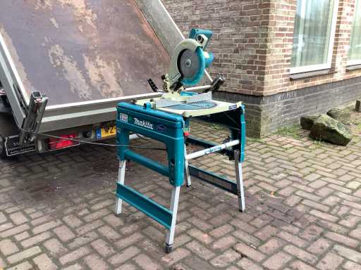 Scie sur table Makita LF1000