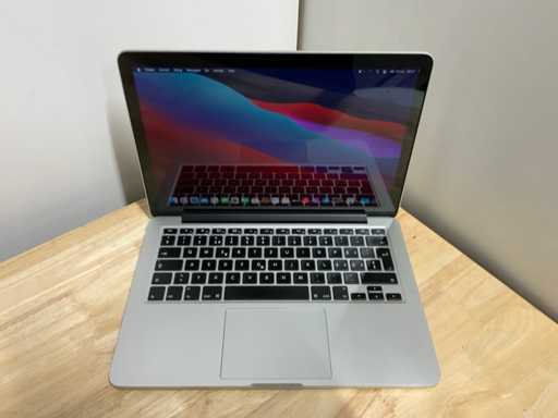 Apple MACBook Pro A1502 Laptop