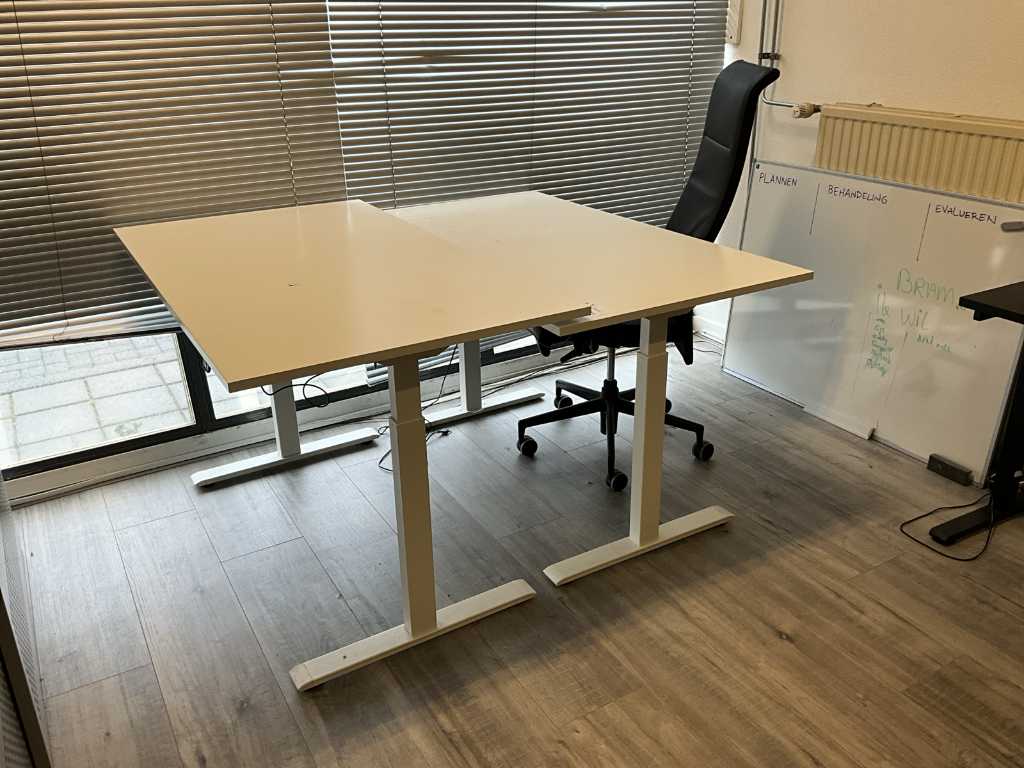 Electric adjustable desk (2x)