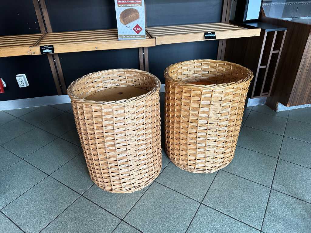 Selling baskets (2x)