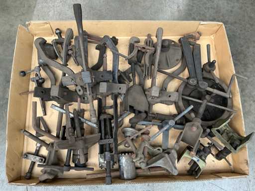 Batch of pulley pullers