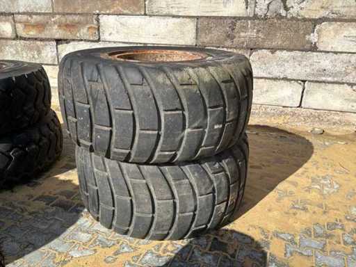 Bridgestone V-Stahl K-Traction Traktorreifen auf Felge (2x)