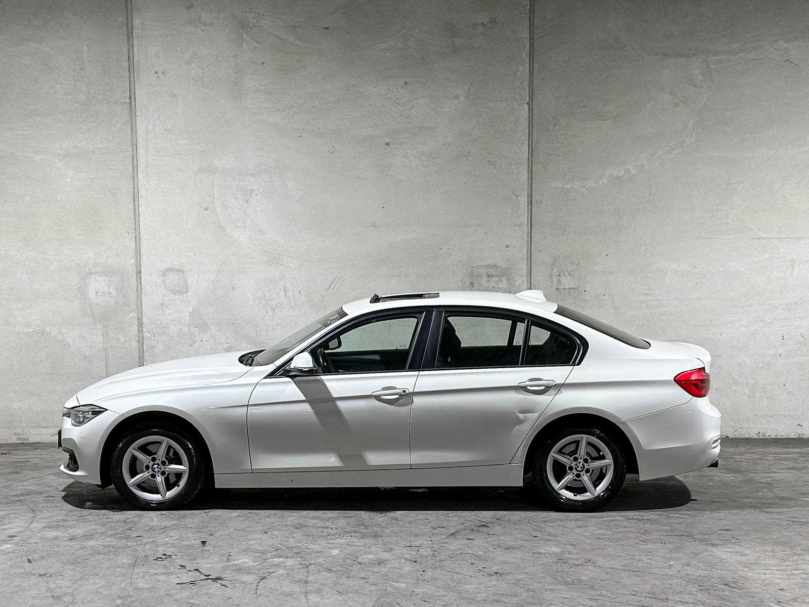 BMW 318i Corporate Lease Executive 3-serie 136pk 2018 (Origineel-NL), SB-204-F