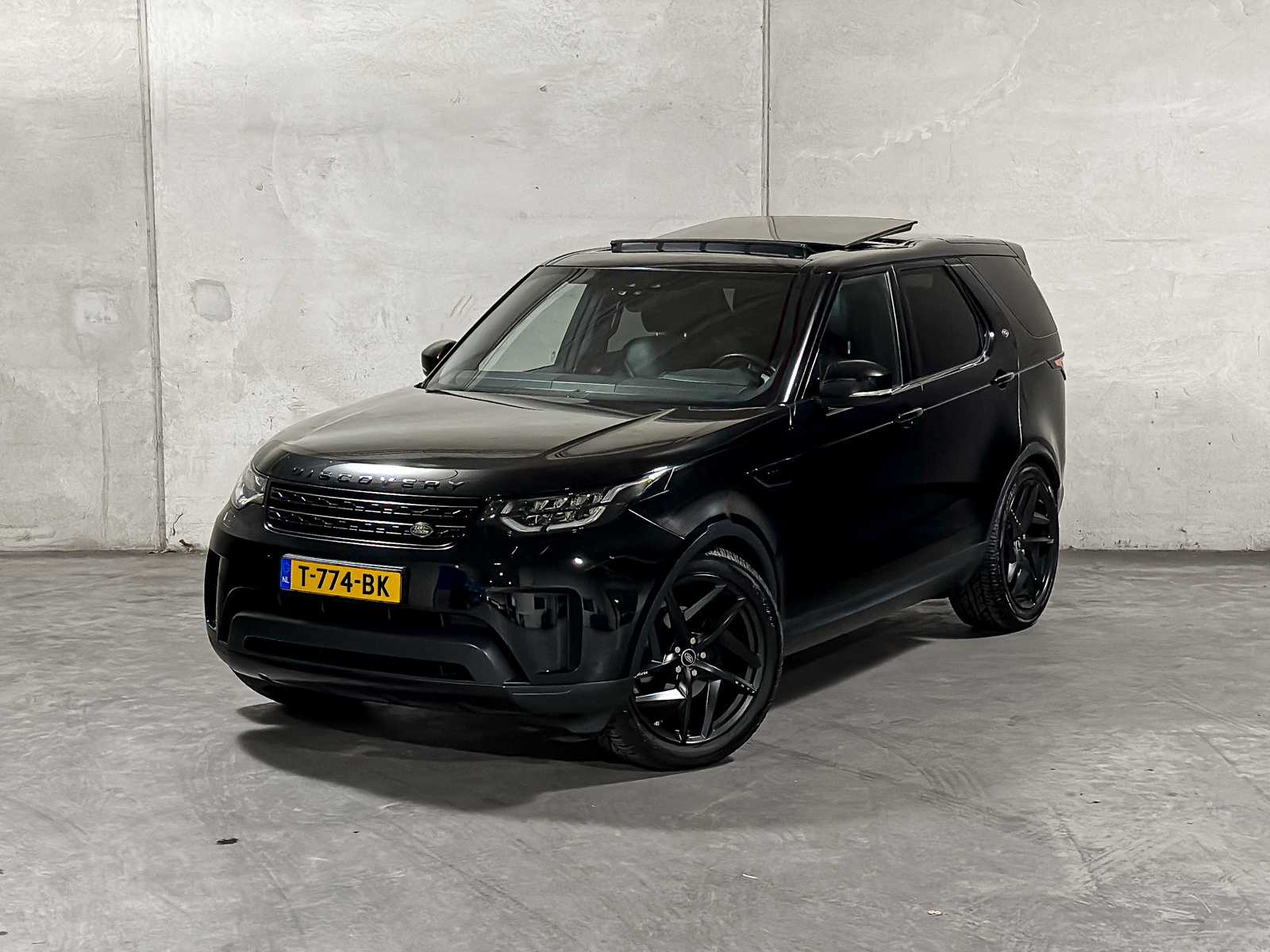 Land Rover Discovery 3.0 Td6 HSE Luxury 258pk 2018 7-persoons, T-774-BK