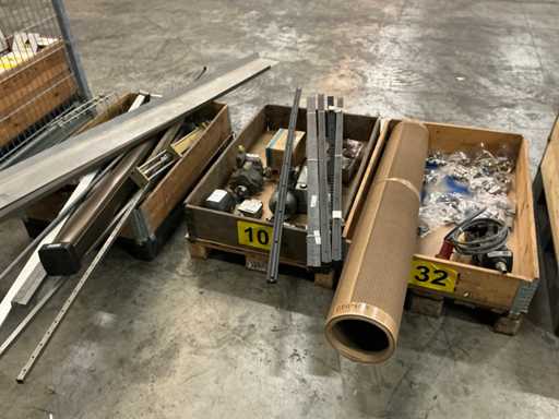 Batch of various spare parts