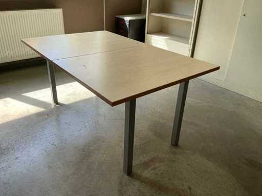 Various desks (12x)