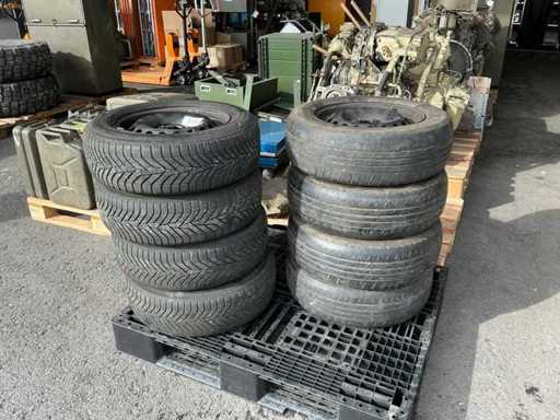 Yokohama en Dunlop banden en velgen (8x)