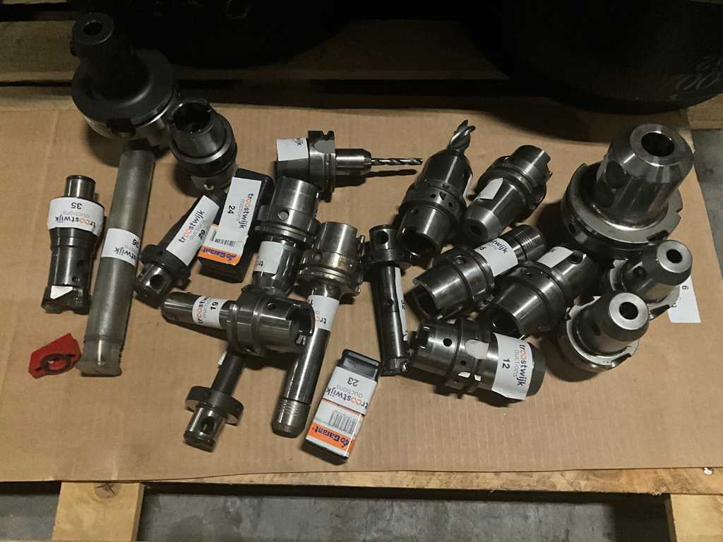 Batch of milling cutters and accessories