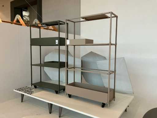 Armoire verte Lensvelt « Odette Ex, Judith Baehner, The Green Lab » Armoire à compartiments (2x)