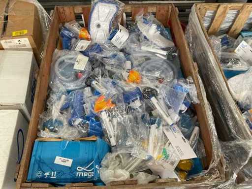 Partij zwembad toebehoren in pallet