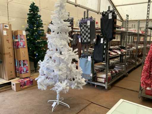 Weihnachtsbaum aus Kunststoff.