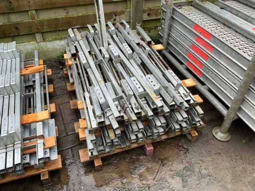 Floor edge formwork with handrail (29x)