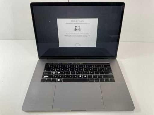 Apple MacBook Pro 15,4", Core(TM) i9 8. Generation, 16 GB RAM, 500 GB NVMe, AMD Radeon Pro 560X 4 GB Laptop