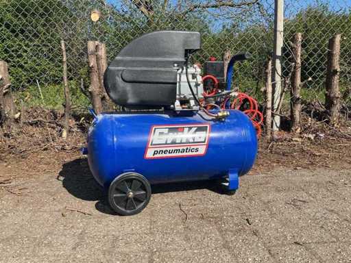 Compresor de aer CriKo ZBM50 2019 - 50L cu accesorii